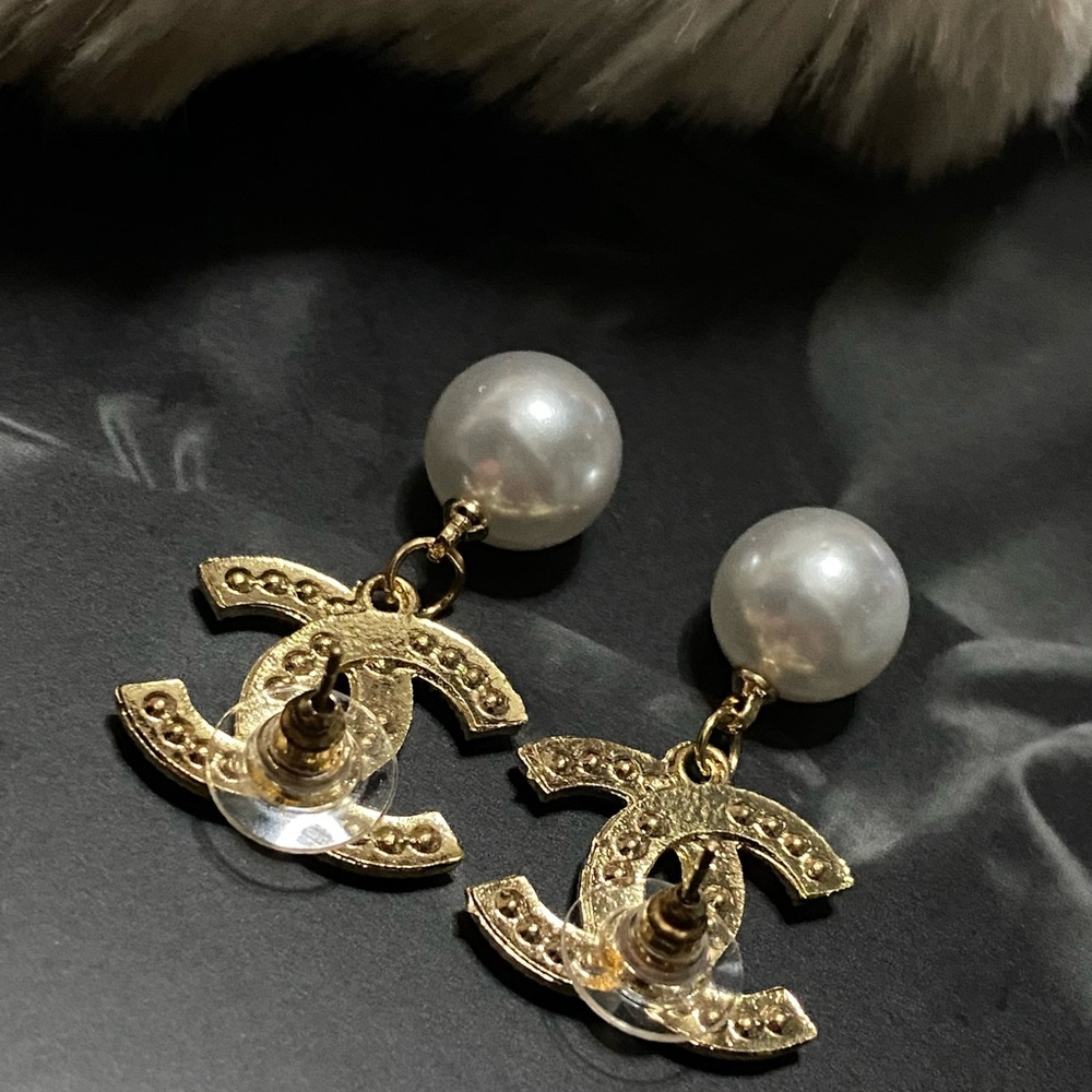 Gold and Pearl Earrings - Picture 6 of 7